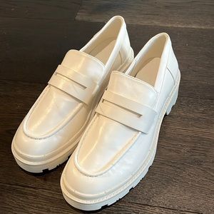 NWOT Zara Lug Sole Loafers - Cream